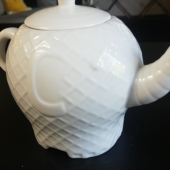 Boston Warehouse Dining Boston Warehouse Elephant Teapot White
